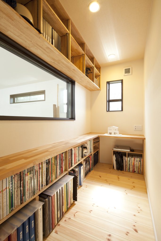 ガレージを眺める趣味の部屋