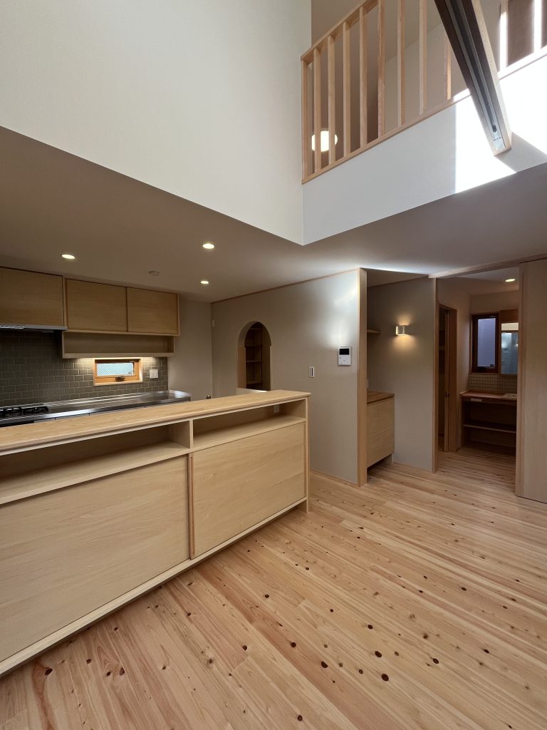 天井の高低差があるLDK