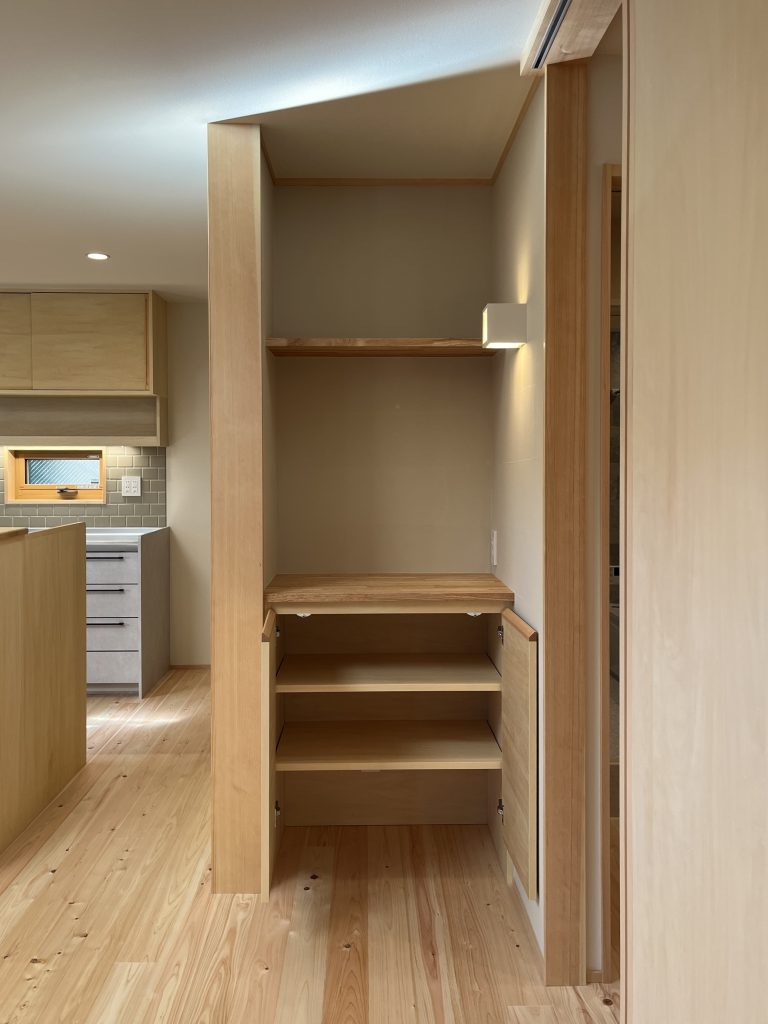 お掃除ロボットの基地になる収納