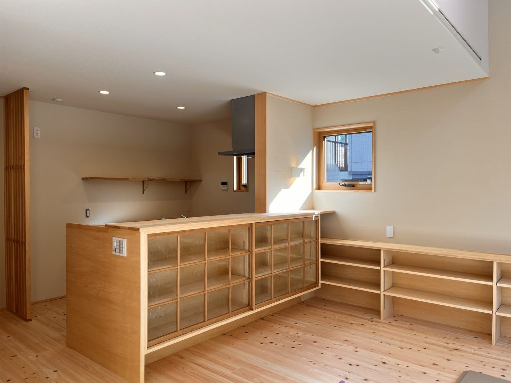 ダイニングを囲む収納