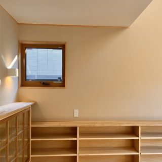 カウンターになるオープン収納