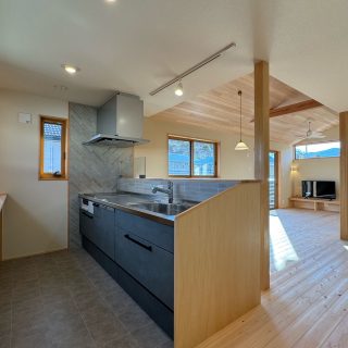 クリナップラクエラのキッチンをアクセントに