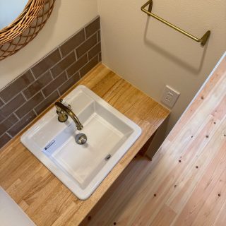 アンティーク感のある洗面スペース