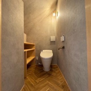 階段下スペースを活かしたこだわりのトイレ