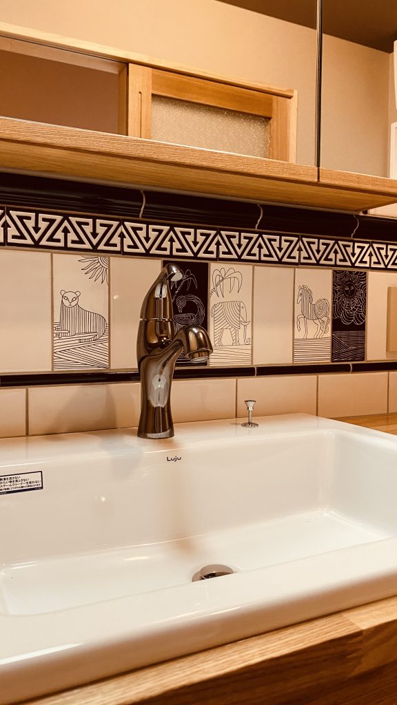 こだわりタイルの造作洗面台