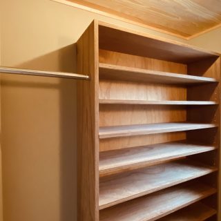 暮らしの寄り添う玄関の造作棚
