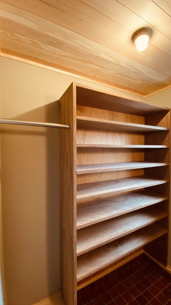 暮らしの寄り添う玄関の造作棚