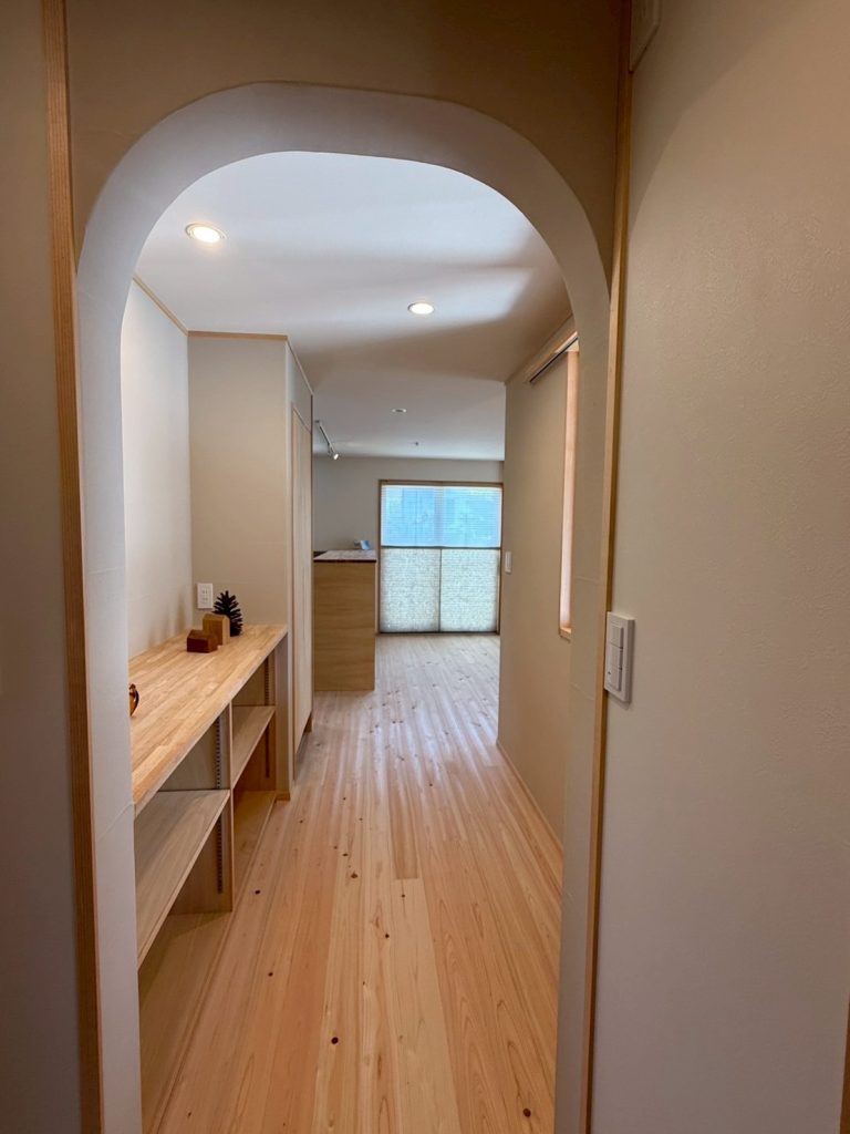 空間が柔らかになるアール壁