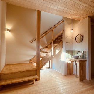 玄関ホールに「ただいま手洗い」