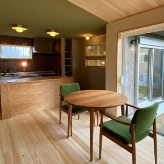 個性的な木質感溢れる空間