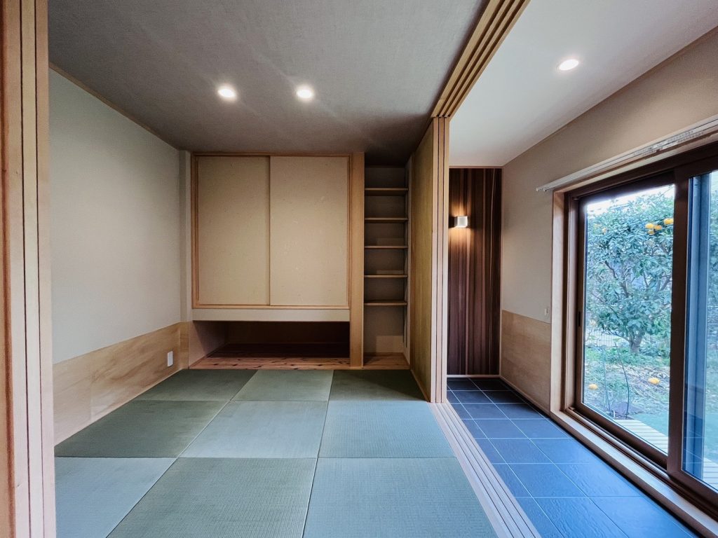畳の香りと、土間を抜ける柔らかな光