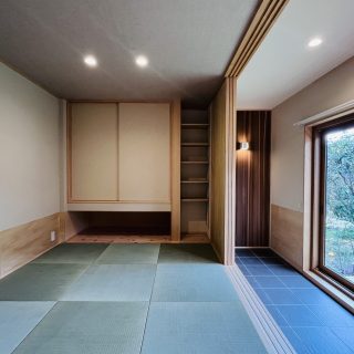 畳の香りと、土間を抜ける柔らかな光