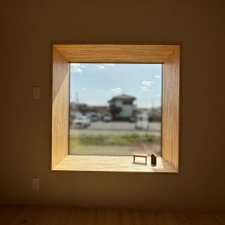 暮らしに彩りを添える窓
