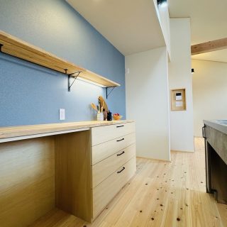 使い手の希望に合わせたて造ったカップボード