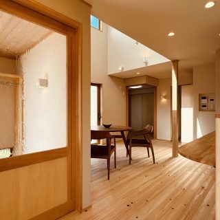 天井高で落ち着きの演出