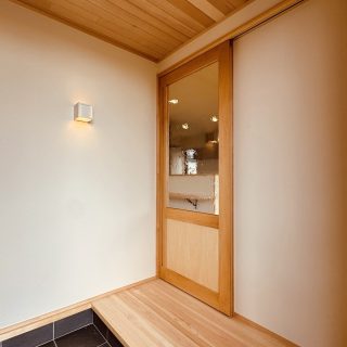 木の温かみとデザインの融合