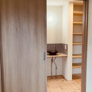 お部屋を出たらすぐにある便利な手洗い