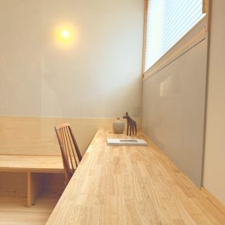 キッチン横のワークデスク